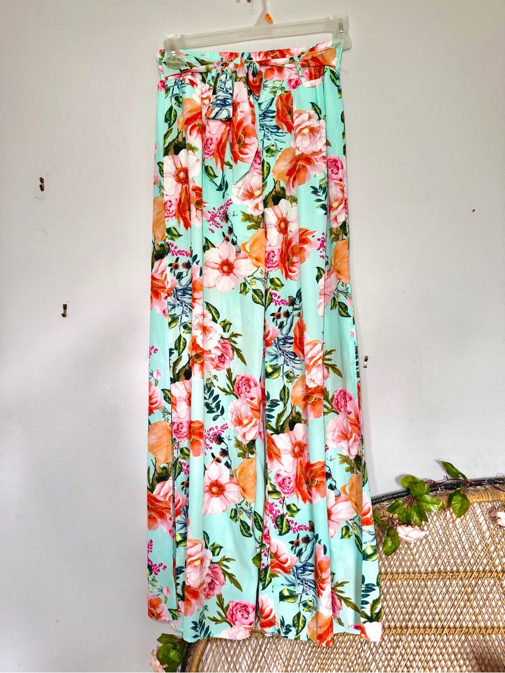 Revamped Mint Floral Wide-Leg Palazzo Pants with Coral Blooms